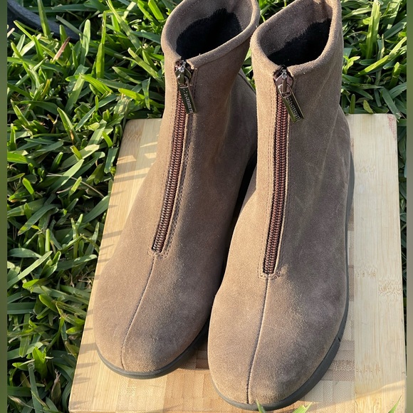 LA CANADIENNE suede Leather bootie black size 6.5 women’s $399 like new - Picture 10 of 12